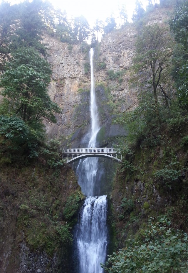 Hubby and I stopped by Multnomah Falls on our way back from the Rose City Comicon in Portland last month. So pretty!